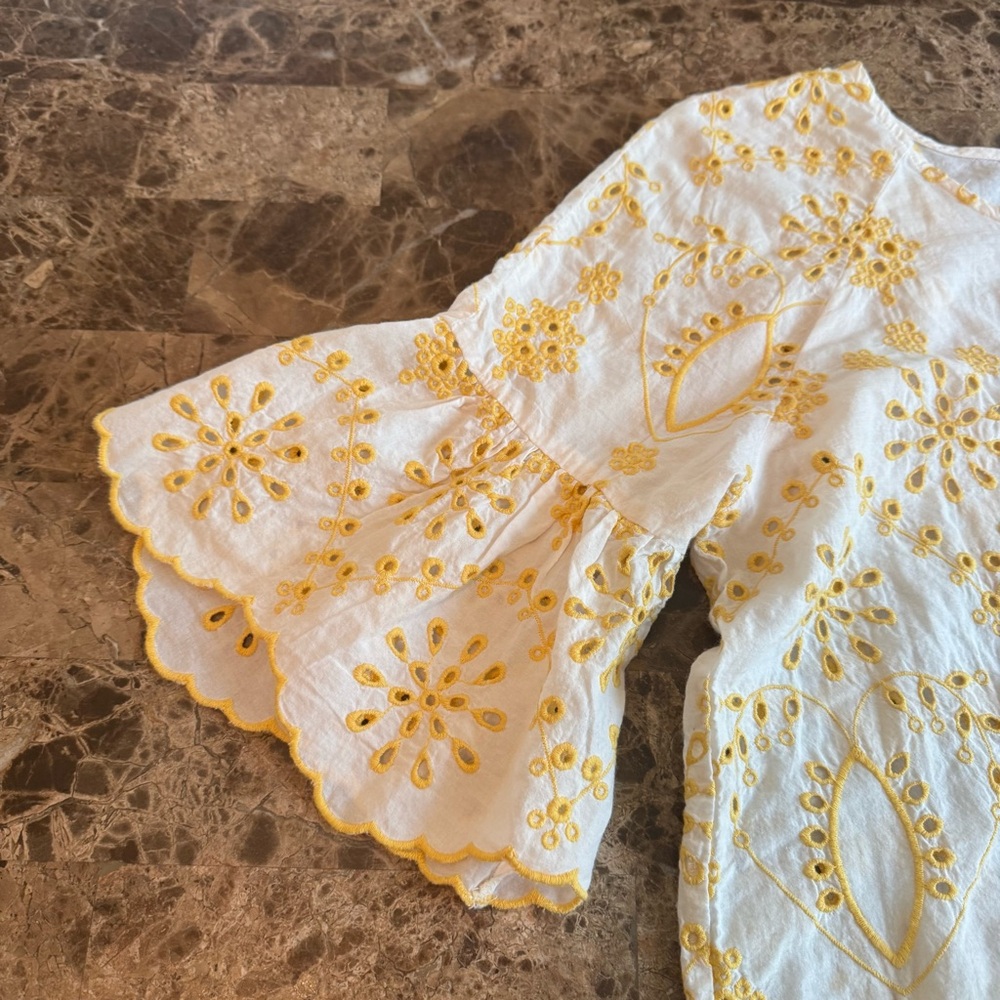 NWT Given Kale Women Top Size M Yellow Floral Eyelet Embroidered Scalloped Hem - Picture 8 of 12